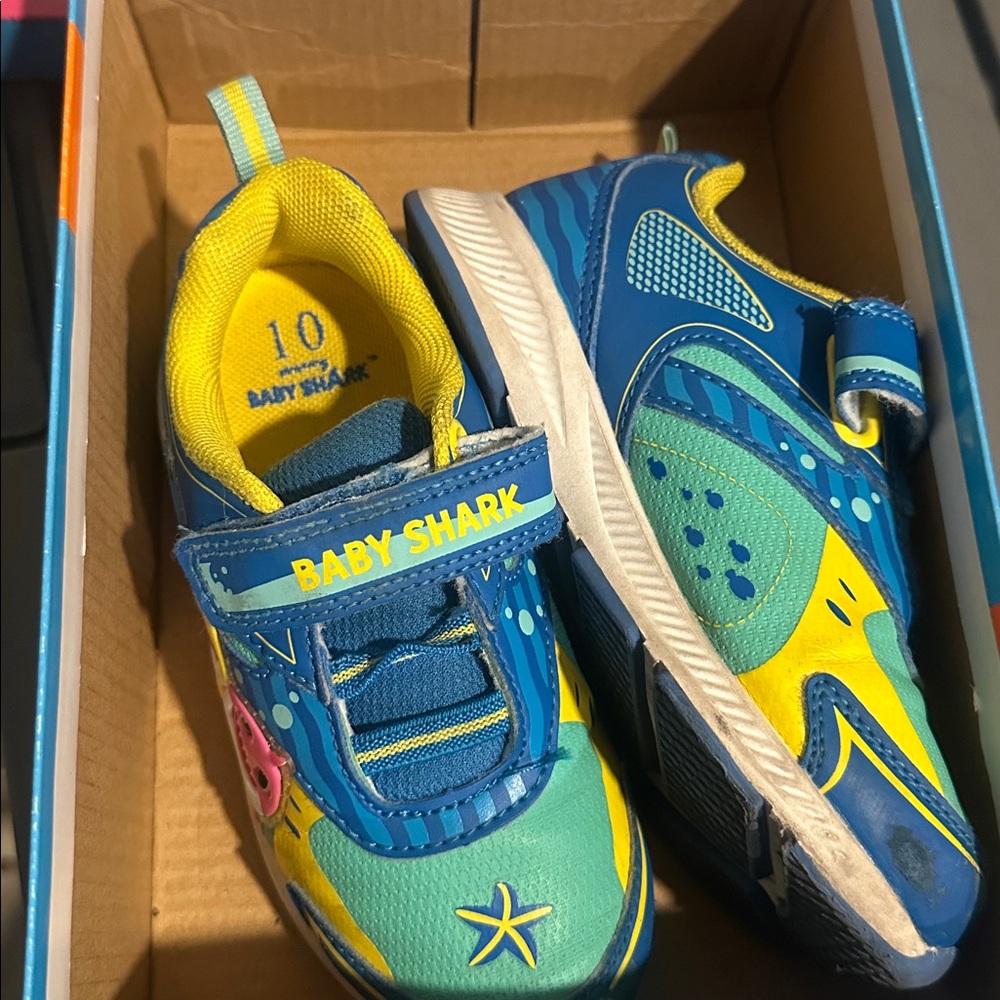 Nickelodeon Blue and Yellow Baby Shark Sneakers